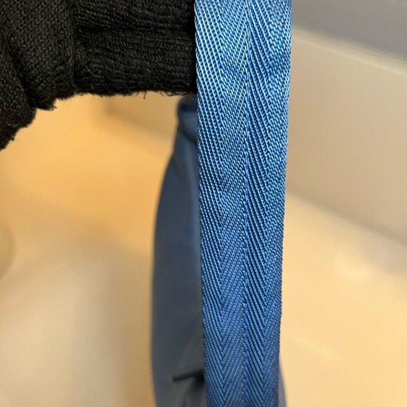 🎀 Prada
Re-Edition 2000 mini bag - Picture 9 of 17